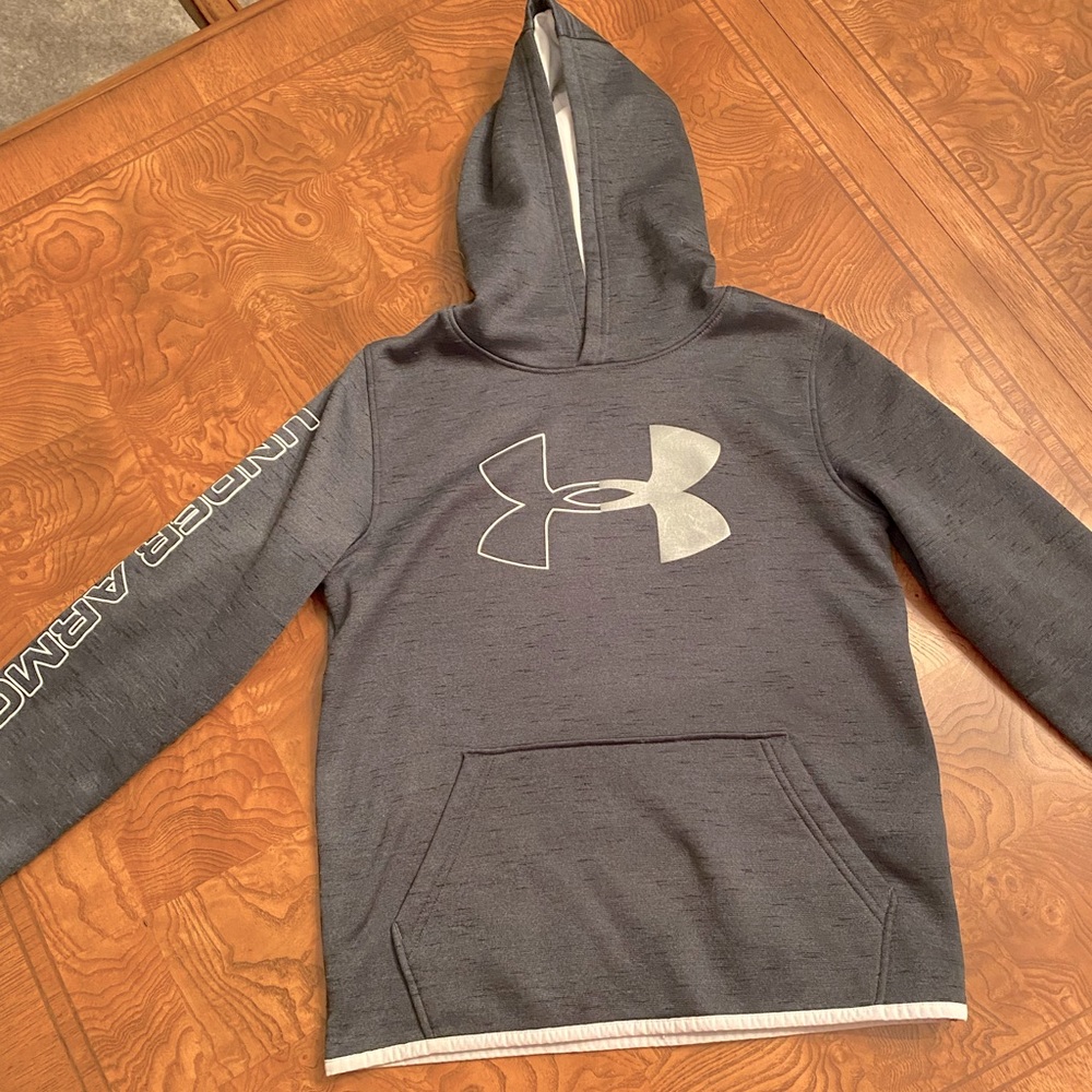 Under Armour hoodie sweatshirt. Youth Medium